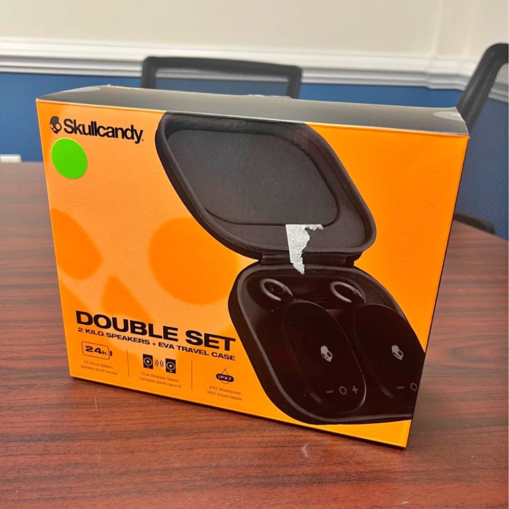 Skullcandy Double Set speakers in Black with Orange Box
